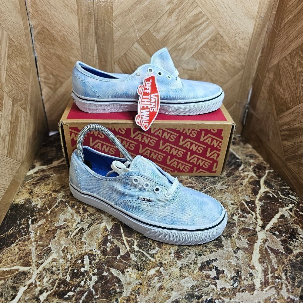 Brand New Vans women's Off The Wall skateboard blue palace shoes size 6.5.    03